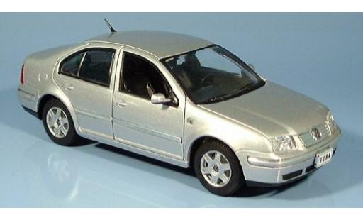 Diecast model cars Volkswagen Bora 1/24 Welly Limousine silber 2001 1:24 Volkswagen Bora 1/24 Welly Limousine silber 2001 1:24 diecast model cars