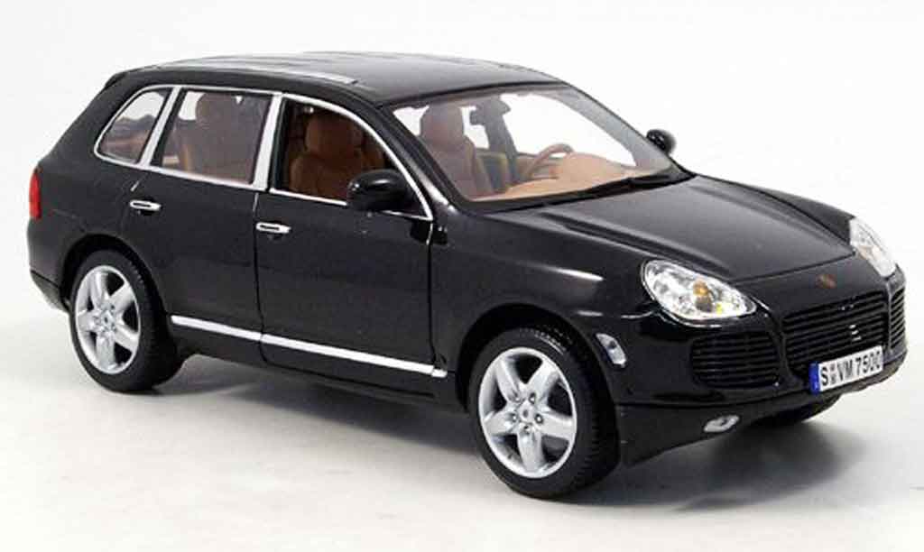 Diecast model cars Porsche Cayenne Turbo S 1/43 Minichamps Turbo S e-hybrid  white 2019 