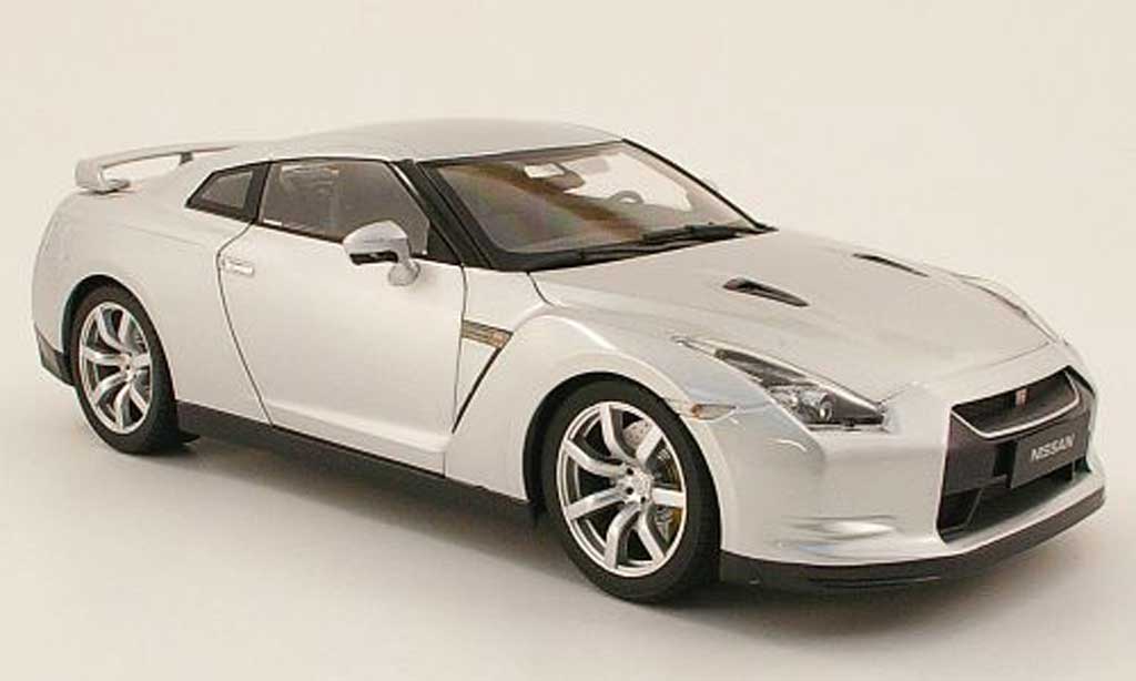 Diecast model cars Nissan Skyline R35 1 18 Autoart R35 GT R grey
