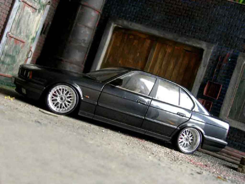 Diecast model cars Bmw 535 1988 1/18 Minichamps 1988 i black