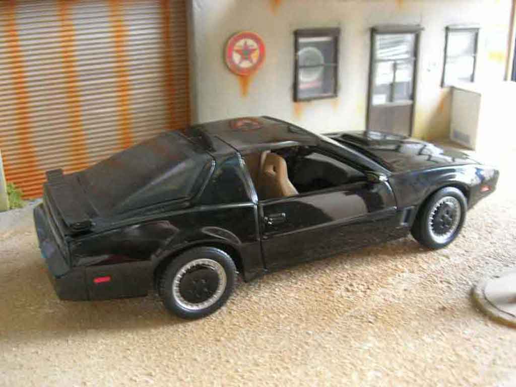Diecast model cars Pontiac Knight Rider K2000 1 18 Ertl K2000