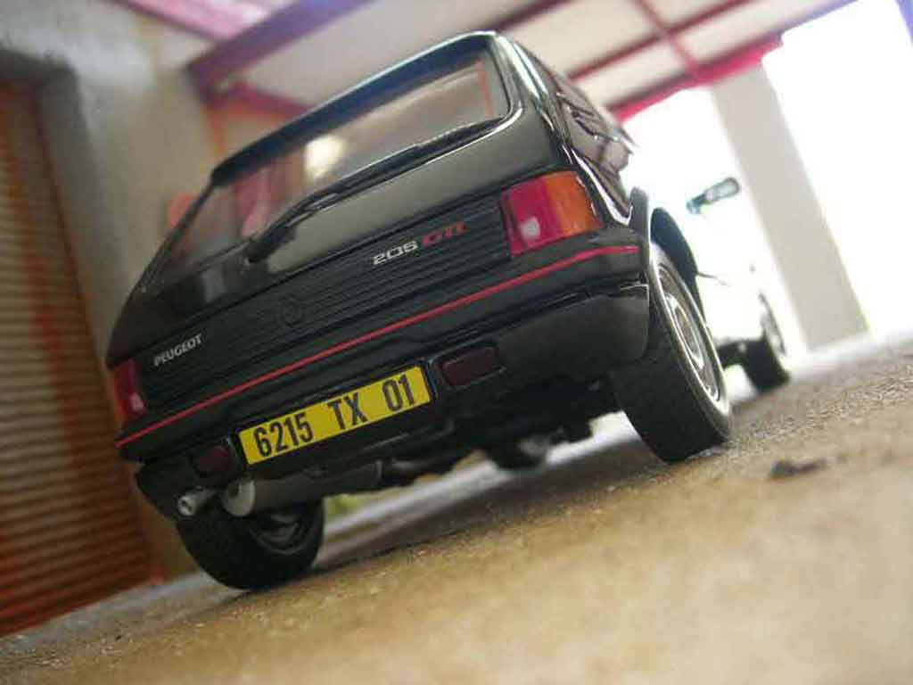 La Peugeot 205 GTI rouge en miniature de Solido au 1/43e