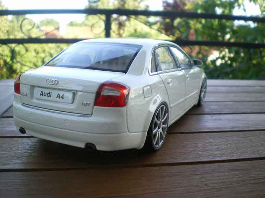 Audi A4 Avant (B5) silber-met. Minichamps in der 1zu87.com Modellauto -Galerie