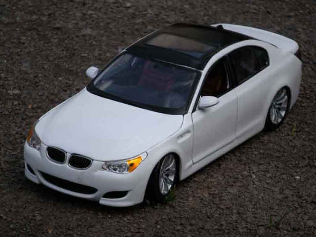 Modellauto 1:18 Maisto BMW M5