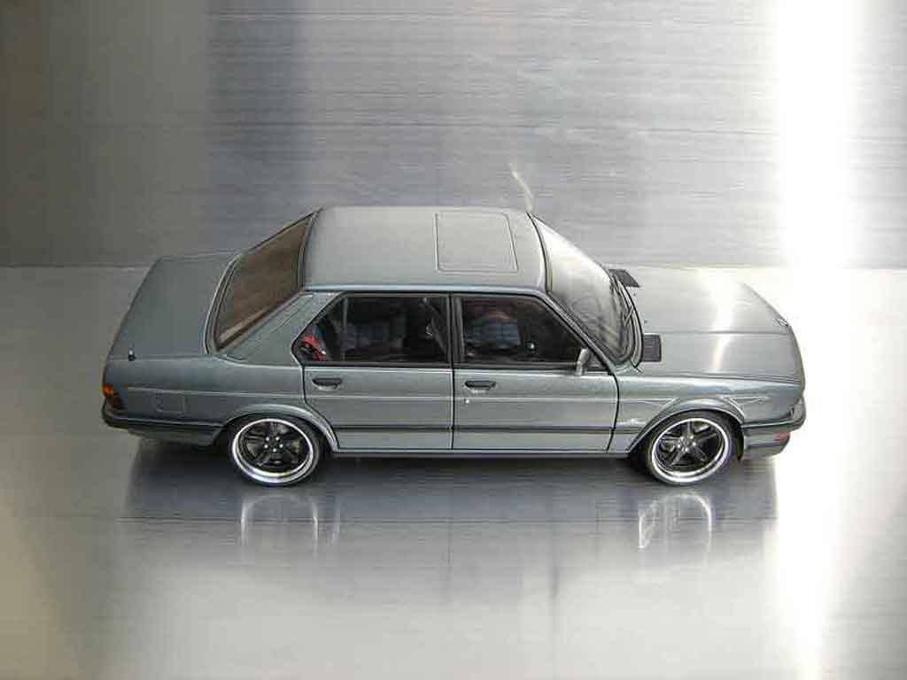 Diecast model cars Bmw M5 E28 1/18 Autoart E28 ac schnitzer Diecast model cars Bmw M5 E28 1/18 Autoart E28 ac schnitzer