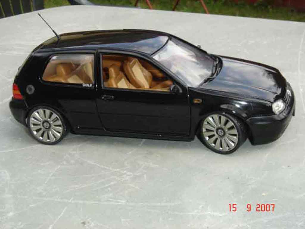 Diecast model cars Volkswagen Golf 4 GTI 1/18 Revell 4 GTI 3.2 turbo 