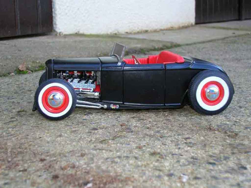 Diecast model cars Ford 1932 1/18 Ertl hot rod noir red Diecast model cars Ford 1932 1/18 Ertl hot rod noir red