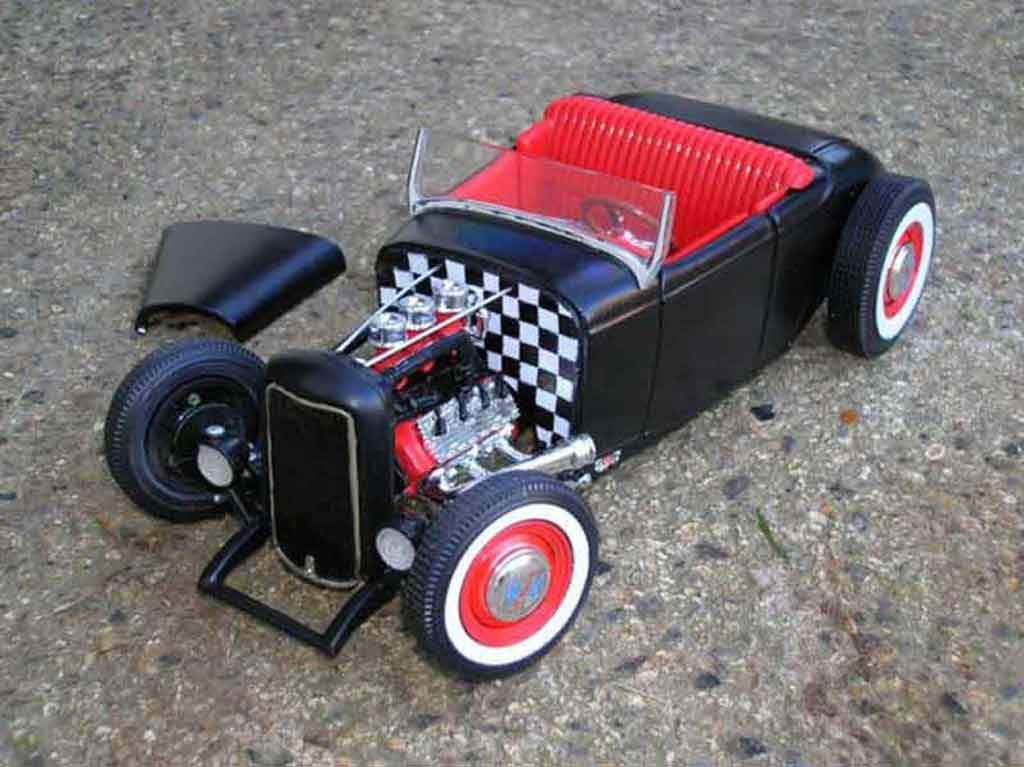 Diecast model cars Ford 1932 1/18 Ertl hot rod noir red Diecast model cars Ford 1932 1/18 Ertl hot rod noir red