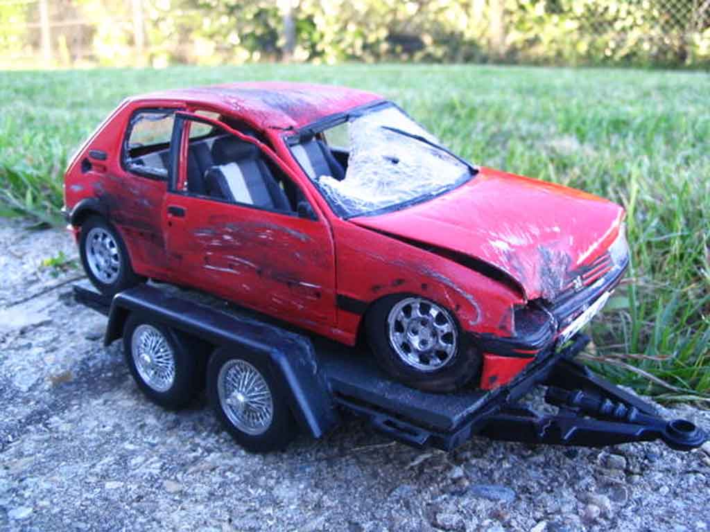 Diecast model cars Peugeot 205 GTI 1/18 Solido 1.9 Rouge Vallelunga GTI red  accidentee 