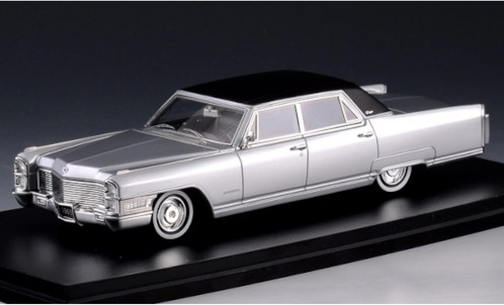 Diecast model cars Cadillac Fleetwood 1/18 MCG Brougham