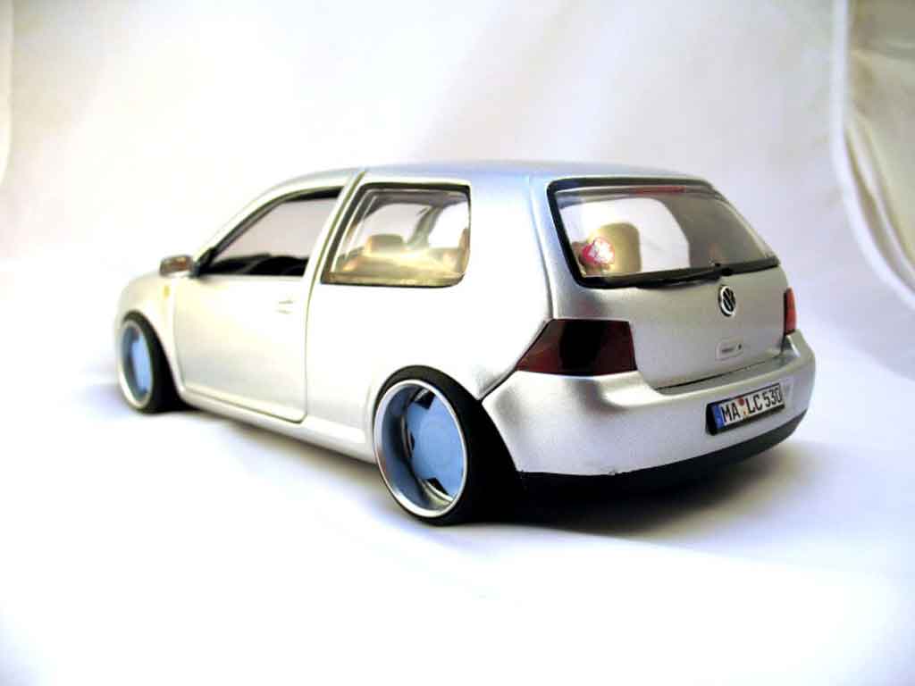 Volkswagen Golf 4 GTI 1/18 Revell 4 GTI german look jantes borbet type a