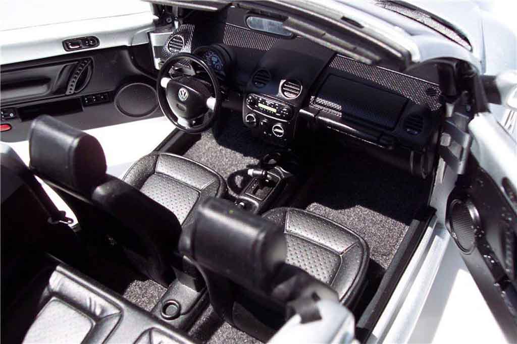 Volkswagen New Beetle cabriolet 1/18 Burago cabriolet grey metallisee