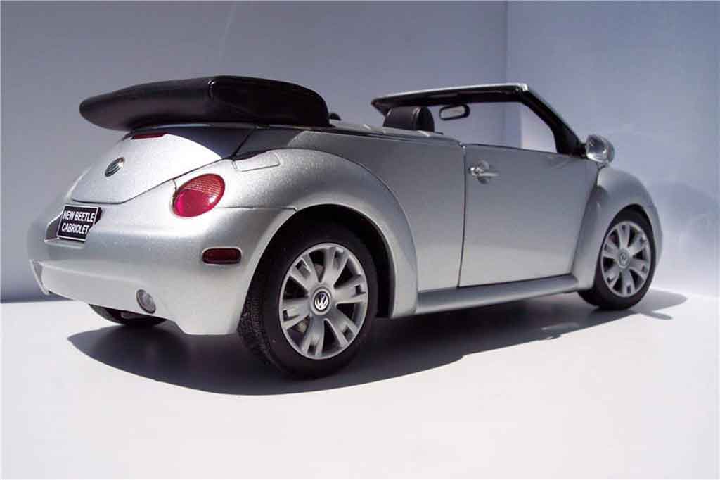 Volkswagen New Beetle cabriolet 1/18 Burago cabriolet grey metallisee