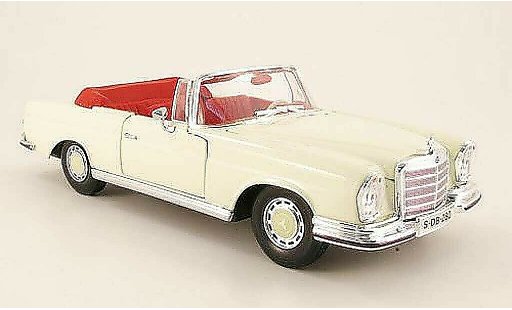 Mercedes 280 1966 1/18 Maisto se (w111) cabriolet white diecast model cars