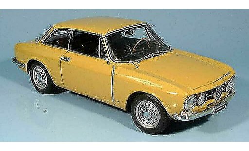 Alfa Romeo 1750 gtv 1/18 Autoart beige millennium edition 1967 diecast model cars