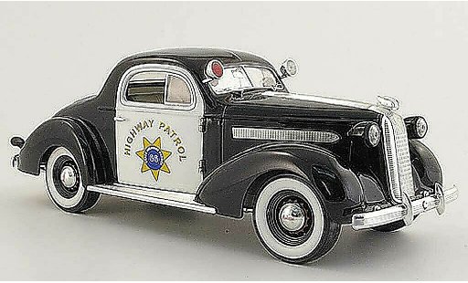 Pontiac De Luxe Base 1/18 Signature Highway Patrol black/white 1936 diecast model cars