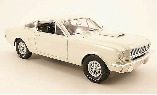 Shelby GT 350 1966 1/18 Shelby Collectibles white diecast model cars