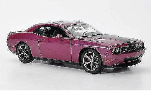 Dodge Challenger 2010 1/18 Highway 61 SRT8 purple/matt black diecast model cars