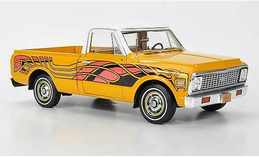 Chevrolet C-10 Pickup 1/18 Highway 61 Fleetside Pick Up yellow/white with Dekoration 1969 diecast model cars
