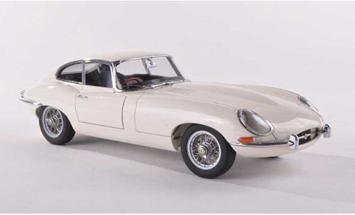 Jaguar E-Type 1961 1/18 Autoart Coupe serie I 3.8 -beige diecast model cars