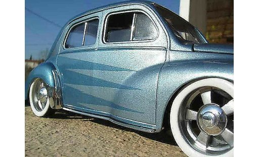 Renault 4CV Base 1/18 Solido blue diecast model cars
