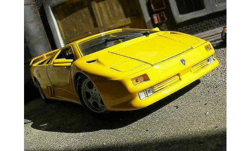 Lamborghini Diablo 1990 1/18 Maisto yellow diecast model cars