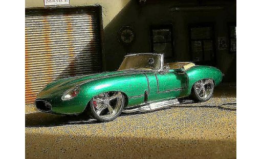 Jaguar E-Type 1961 1/18 Burago dub diecast model cars