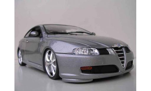 Alfa Romeo GT coupe 1/18 Welly grey jantes chromees 17 pouces diecast model cars