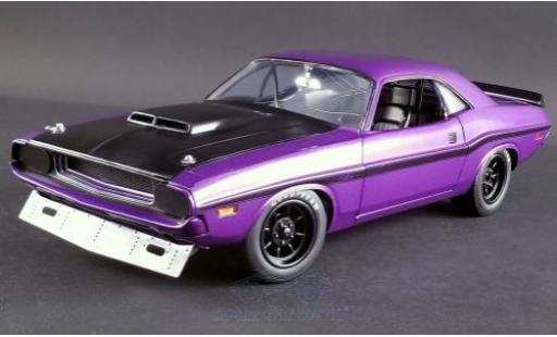 Diecast model cars Dodge Challenger 1/18 ACME purple/black 1970 Dodge Challenger 1/18 ACME purple/black 1970 diecast model cars