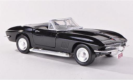 Diecast model cars Chevrolet Corvette 1/24 Motormax Stingray Convertible (C2) black 1967 Chevrolet Corvette 1/24 Motormax Stingray Convertible (C2) black 1967 diecast model cars