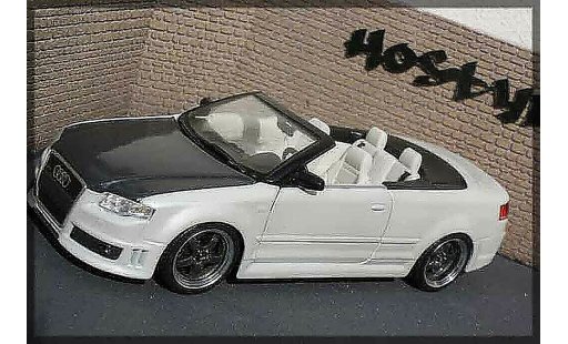 Audi RS4 cabriolet 1/18 Maisto carbon & white diecast model cars