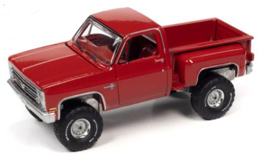 Diecast model cars Chevrolet Silverado 1/64 Auto World K10 Stepside red 1986 Chevrolet Silverado 1/64 Auto World K10 Stepside red 1986 diecast model cars