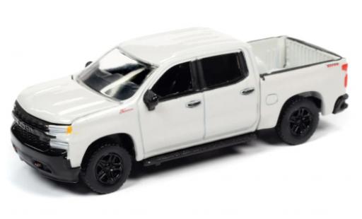 Diecast model cars Chevrolet Silverado 1/64 Auto World Z71 Douane Trail Boss metallise white 2019 Chevrolet Silverado 1/64 Auto World Z71 Douane Trail Boss metallise white 2019 diecast model cars