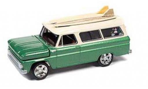 Chevrolet Suburban 1/64 Auto World metallise vert/beige clair 1965 diecast model cars