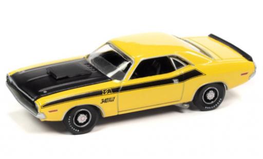 Dodge Challenger 1/64 Auto World T/A yellow/black 1970 diecast model cars