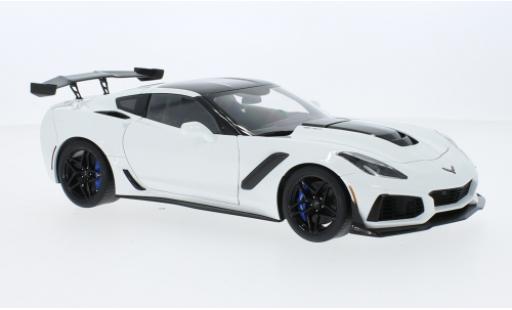 Diecast model cars Chevrolet Corvette 1/18 AUTOart (C7) ZR1 white 2019 Chevrolet Corvette 1/18 AUTOart (C7) ZR1 white 2019 diecast model cars