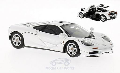 Diecast model cars McLaren F1 1/43 AUTOart white 1994 mit vielen beweglichen Teilen und Koffer-Set McLaren F1 1/43 AUTOart white 1994 mit vielen beweglichen Teilen und Koffer-Set diecast model cars