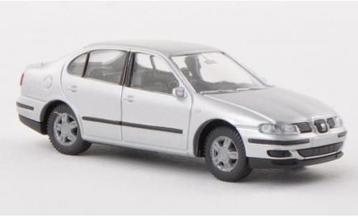 Seat Toledo 1/87 AWM II grey sans Vitrine diecast model cars