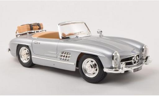 Diecast model cars Mercedes 300 1/18 Burago SL Roadster grey mit Gepäckträger Mercedes 300 1/18 Burago SL Roadster grey mit Gepäckträger diecast model cars
