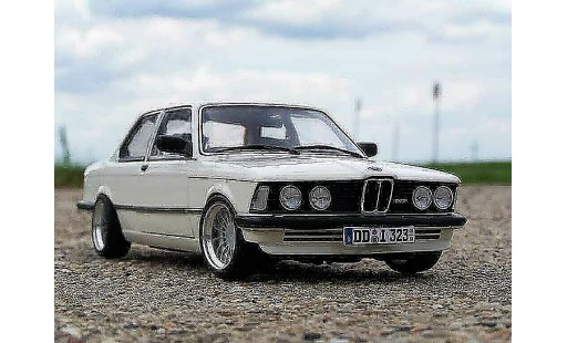 Bmw 323 tuning 1/18 Autoart e21 white jantes alpina 16 pouces 1977 diecast model cars