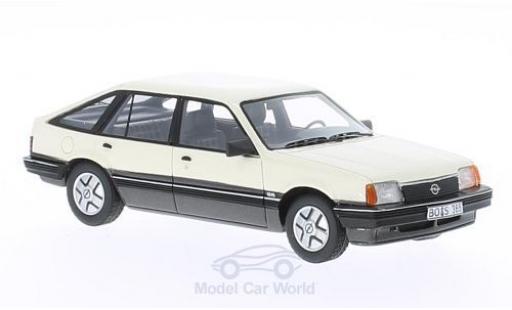 Opel Ascona C 1/43 BoS Models C SR Fließheck white 1981 diecast model cars