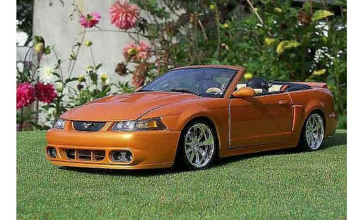 Ford Mustang 2003 1/18 Ut Models svt cabriolet orange juice diecast model cars