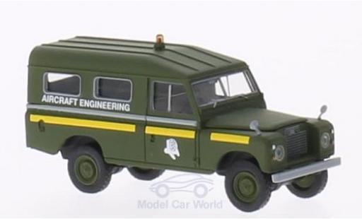 Land Rover 109 1/18 Brekina County Station Wagon RAF Aircraft Engineering (GB) oliv diecast model cars