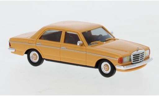 Diecast model cars Mercedes Classe E 1/87 Busch (W123) 1977 avec yellow Scheinwerfern Mercedes Classe E 1/87 Busch (W123) 1977 avec yellow Scheinwerfern diecast model cars