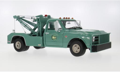 Chevrolet C-30 1/18 Greenlight Dually Wrecker gr&uuml;n 1967 Holley Speed Shop 1:18 diecast model cars