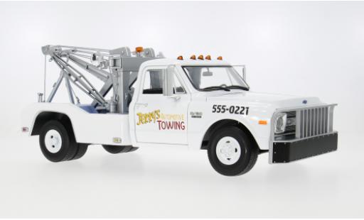 Chevrolet C-30 1/18 Greenlight Dually Wrecker weiss 1969 Jerry&rsquo;s Towing Fall Guy Stuntman 1:18 diecast model cars