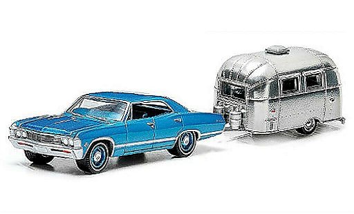 Chevrolet Impala Sedan 1/64 Greenlight Sport blue and Airstream 16 Bambi 1967 diecast model cars