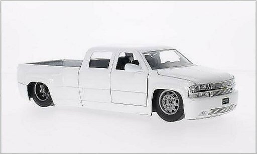 Chevrolet Silverado pickup 1/24 Jada Toys Dooley white 1999 diecast model cars