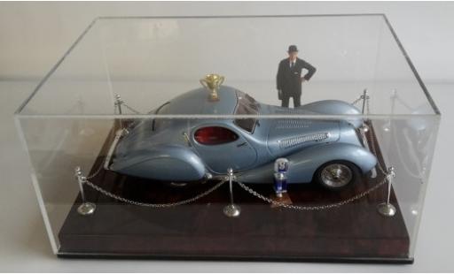 Talbot Lago 1/18 CMC Diorama: T150 C-SS metallic blue RHD y compris les podium Vitrine figurine et plinthe diecast model cars