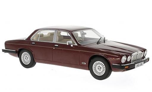 Diecast model cars Jaguar XJ 1/18 Cult Scale Models Series III metallise red foncé RHD 1983 Jaguar XJ 1/18 Cult Scale Models Series III metallise red foncé RHD 1983 diecast model cars